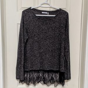 Cozy long sleeved top with lace detail